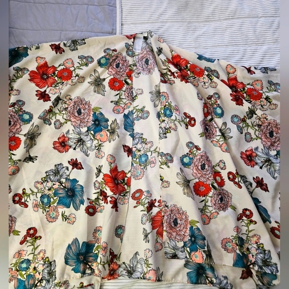Maurice's Floral Patterned Kimono Style. One Size - Picture 1 of 5